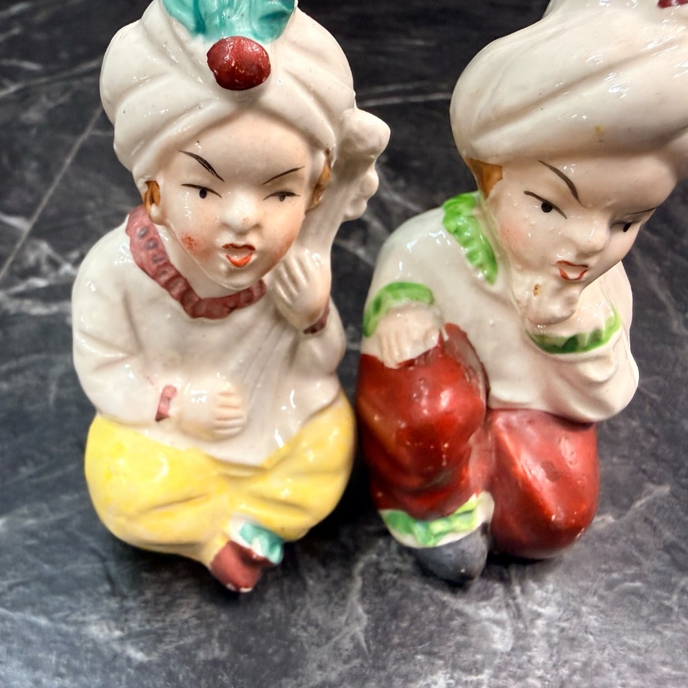 Genie Salt & Pepper Shakers - Picture 16 of 16